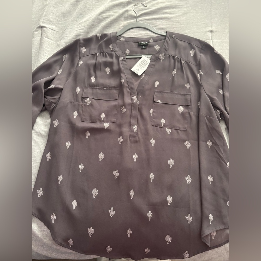 Torrid Woman’s Gray Cactus Print Shirt Blouse 2X